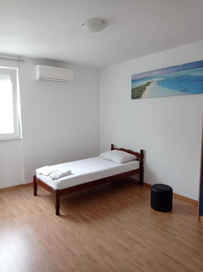 Nice And Cozy Two Single Bed Room Split Kültér fotó